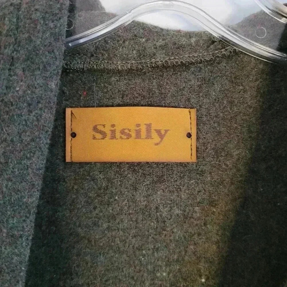 Sisily hooded cape in a chic khaki green - Picture 12 of 12